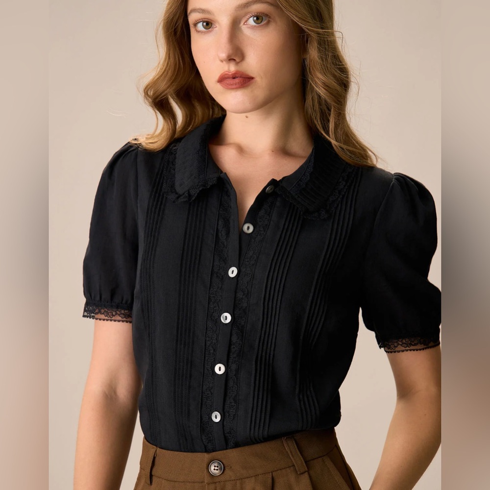 NWT RIHOAS Women's Black Chelsea Collar Lace Trim Cotton Blouse Sz M